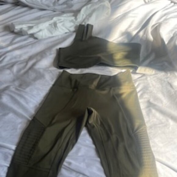 fabletics top and bottom - Picture 1 of 3